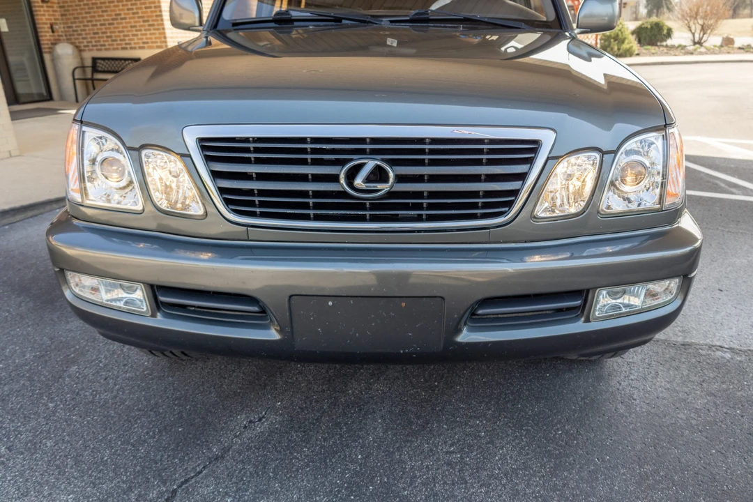 1999 Lexus LX 2nd Gen - Image 21 of 31