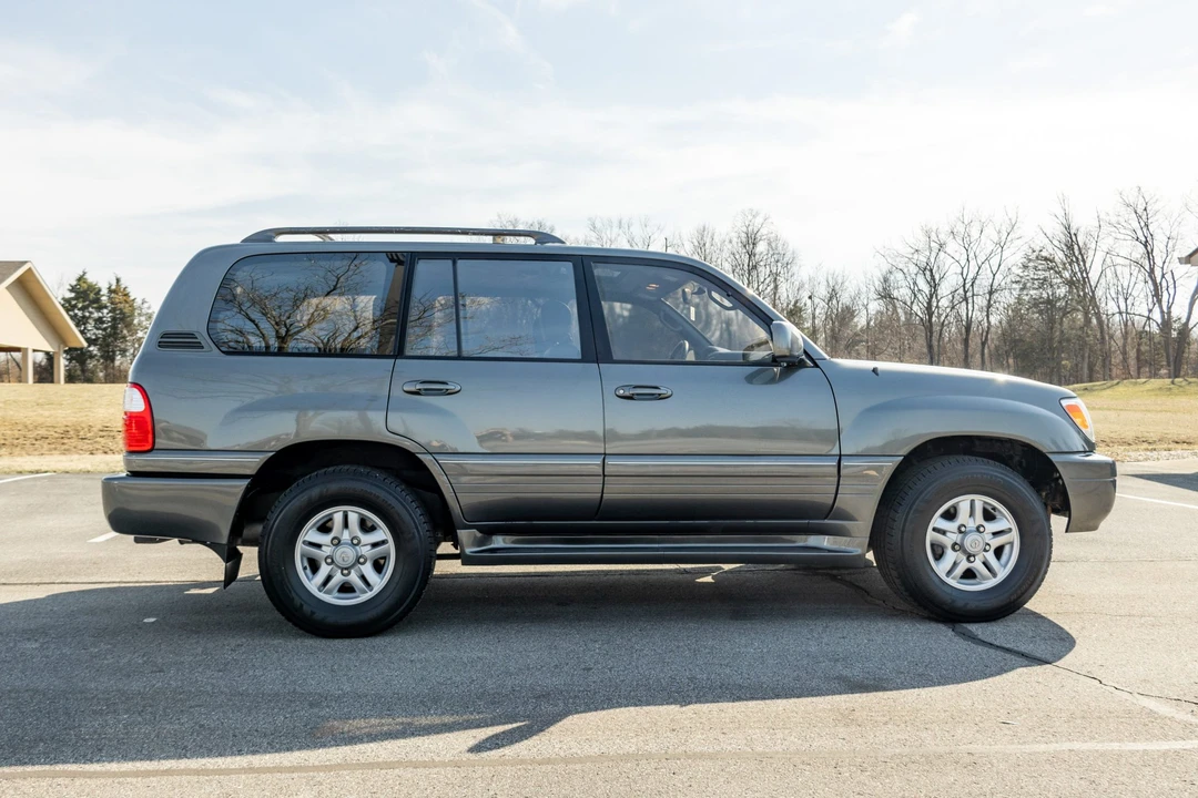 1999 Lexus LX 2nd Gen - Image 5 of 31