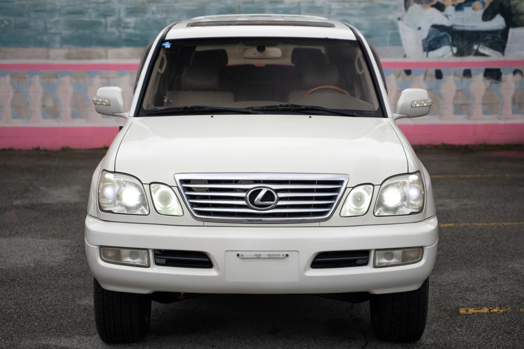 1999 Lexus LX 2nd Gen - Image 10 of 31