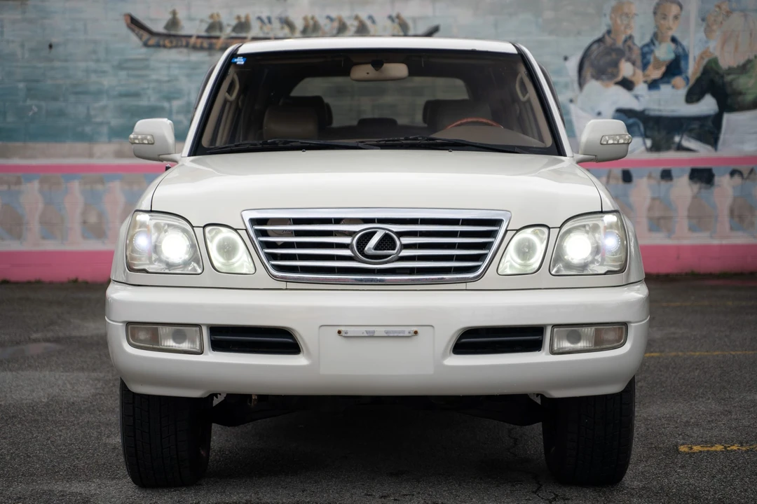 1999 Lexus LX 2nd Gen - Image 11 of 31