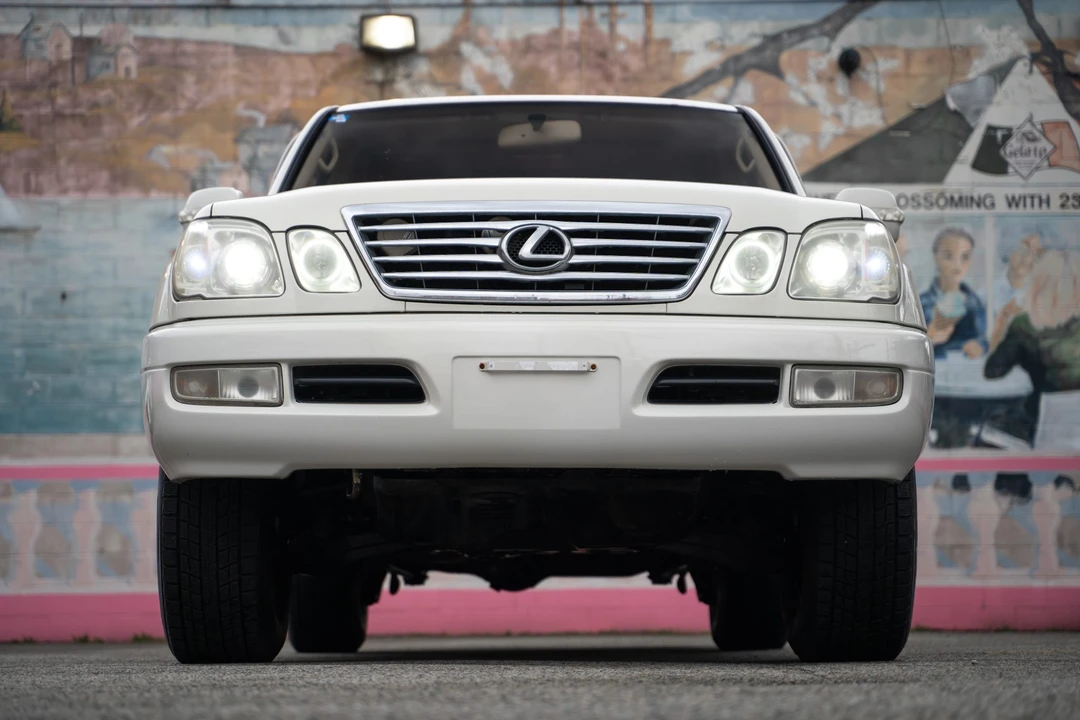 1999 Lexus LX 2nd Gen - Image 12 of 31