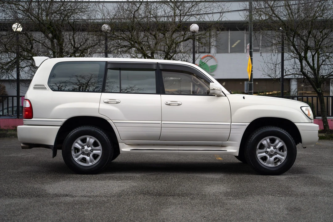 1999 Lexus LX 2nd Gen - Image 16 of 31