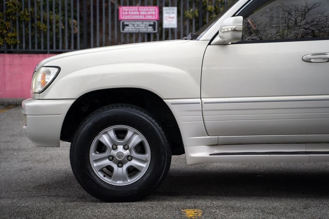 1999 Lexus LX 2nd Gen - Image 30 of 31