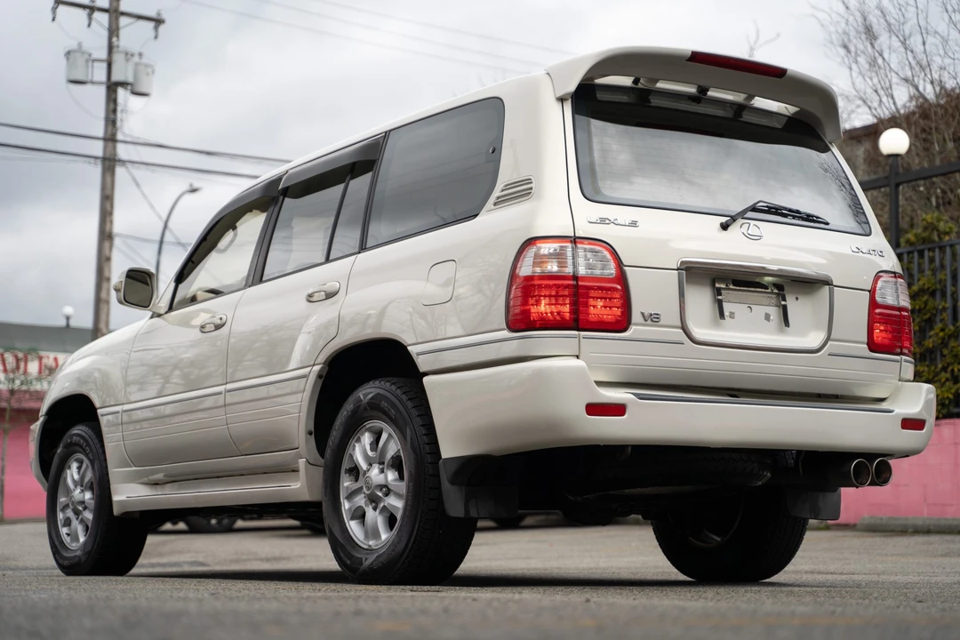 1999 Lexus LX 2nd Gen - Image 26 of 31