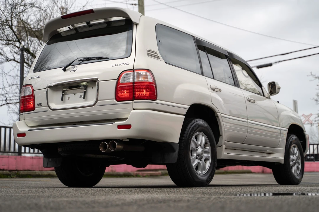 1999 Lexus LX 2nd Gen - Image 19 of 31