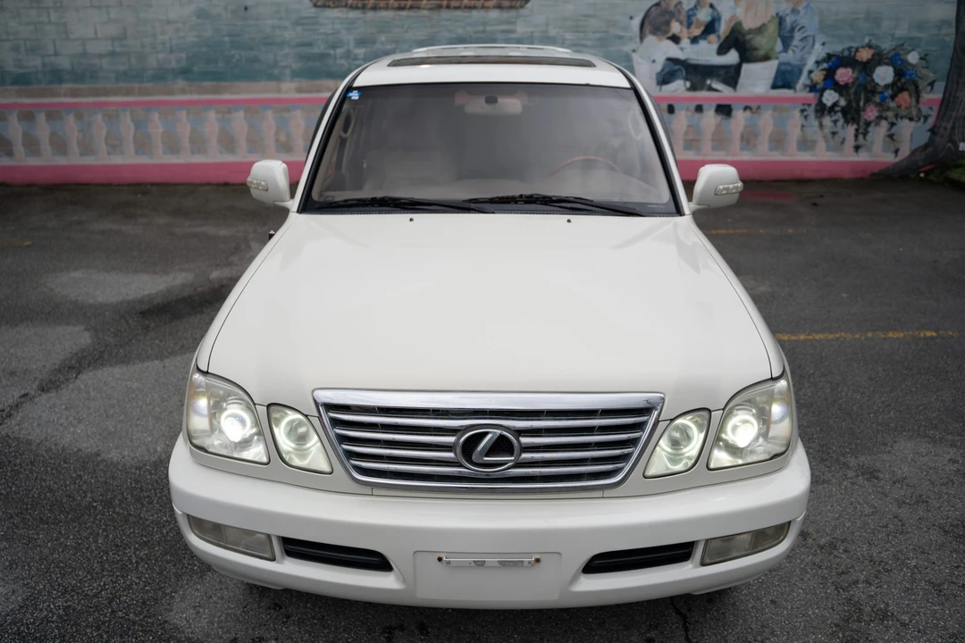 1999 Lexus LX 2nd Gen - Image 9 of 31