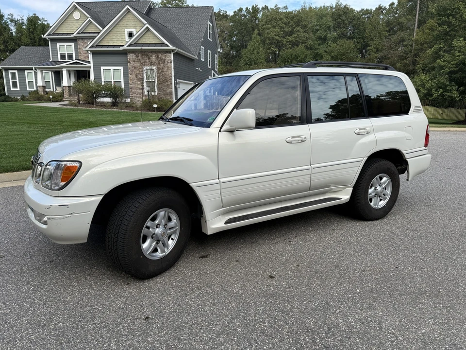 1999 Lexus LX 2nd Gen - Image 11 of 31