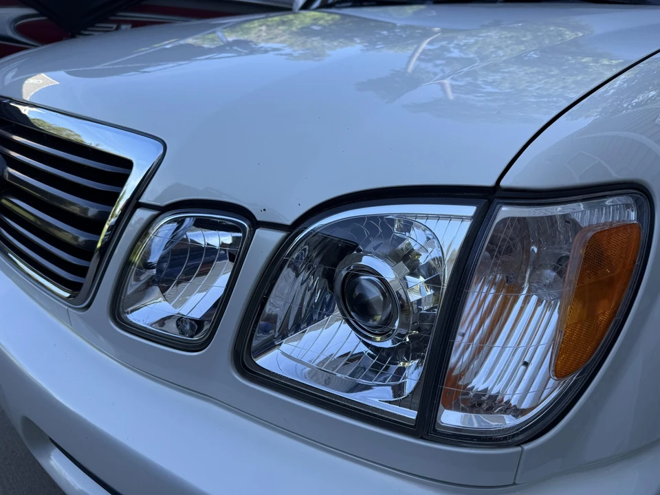 1999 Lexus LX 2nd Gen - Image 18 of 31