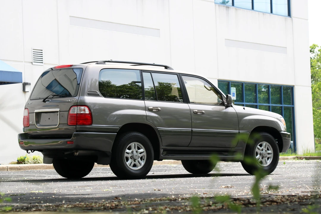 1999 Lexus LX 2nd Gen - Image 17 of 31