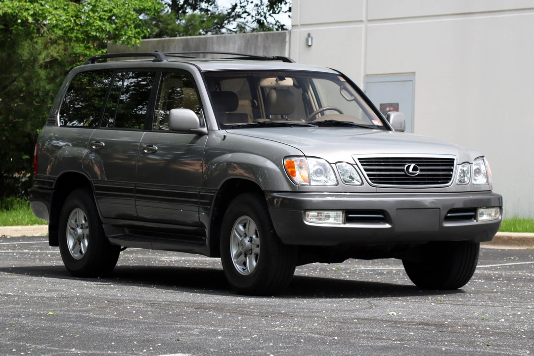 1999 Lexus LX 2nd Gen - Image 12 of 31