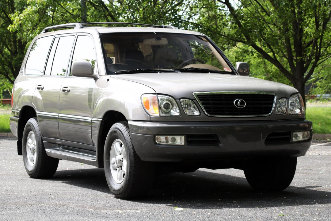 1999 Lexus LX 2nd Gen - Image 10 of 31