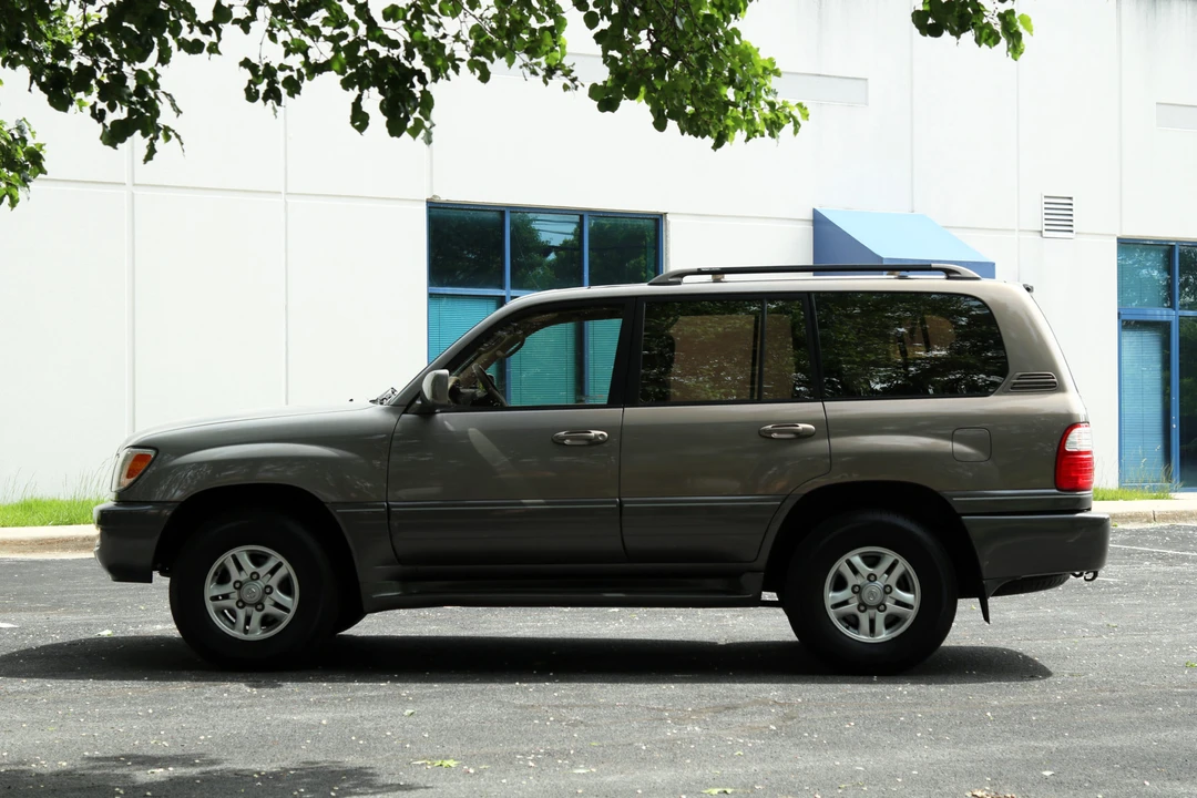1999 Lexus LX 2nd Gen - Image 30 of 31