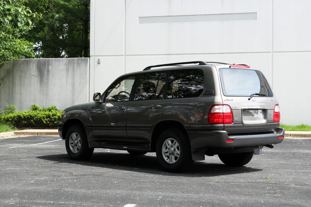 1999 Lexus LX 2nd Gen - Image 27 of 31