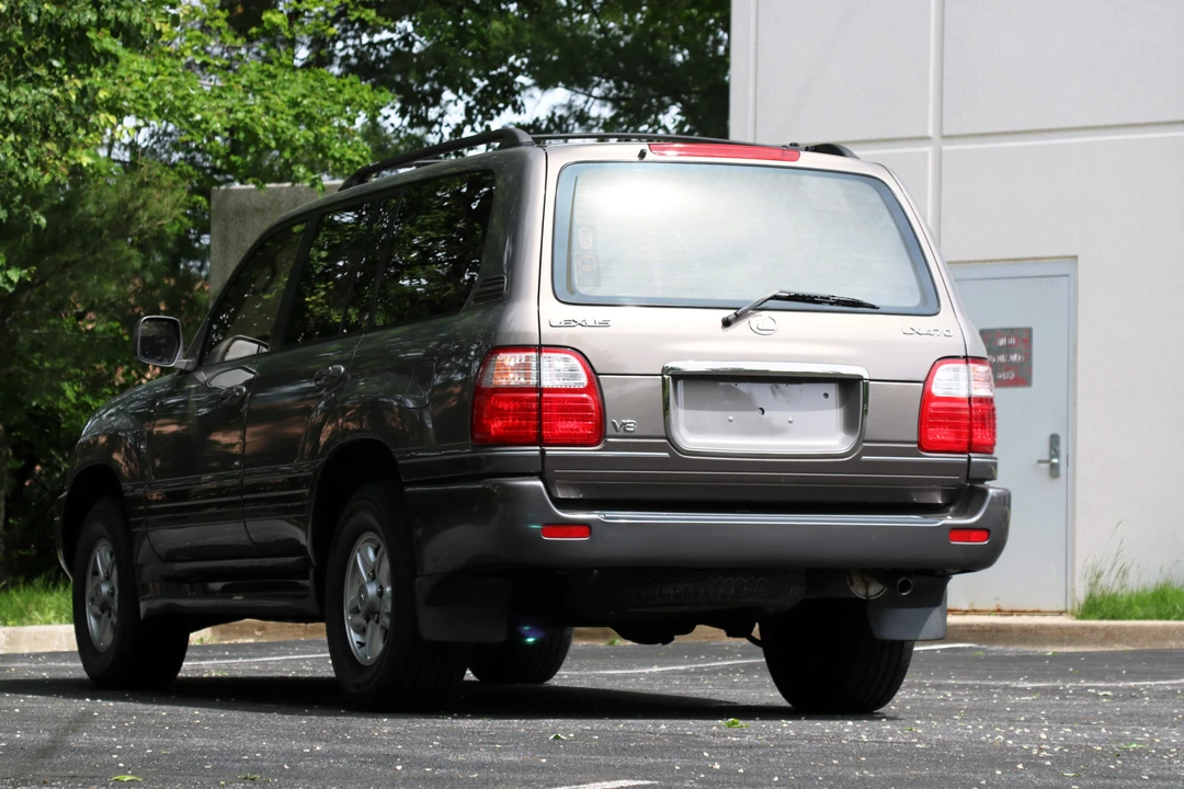 1999 Lexus LX 2nd Gen - Image 25 of 31