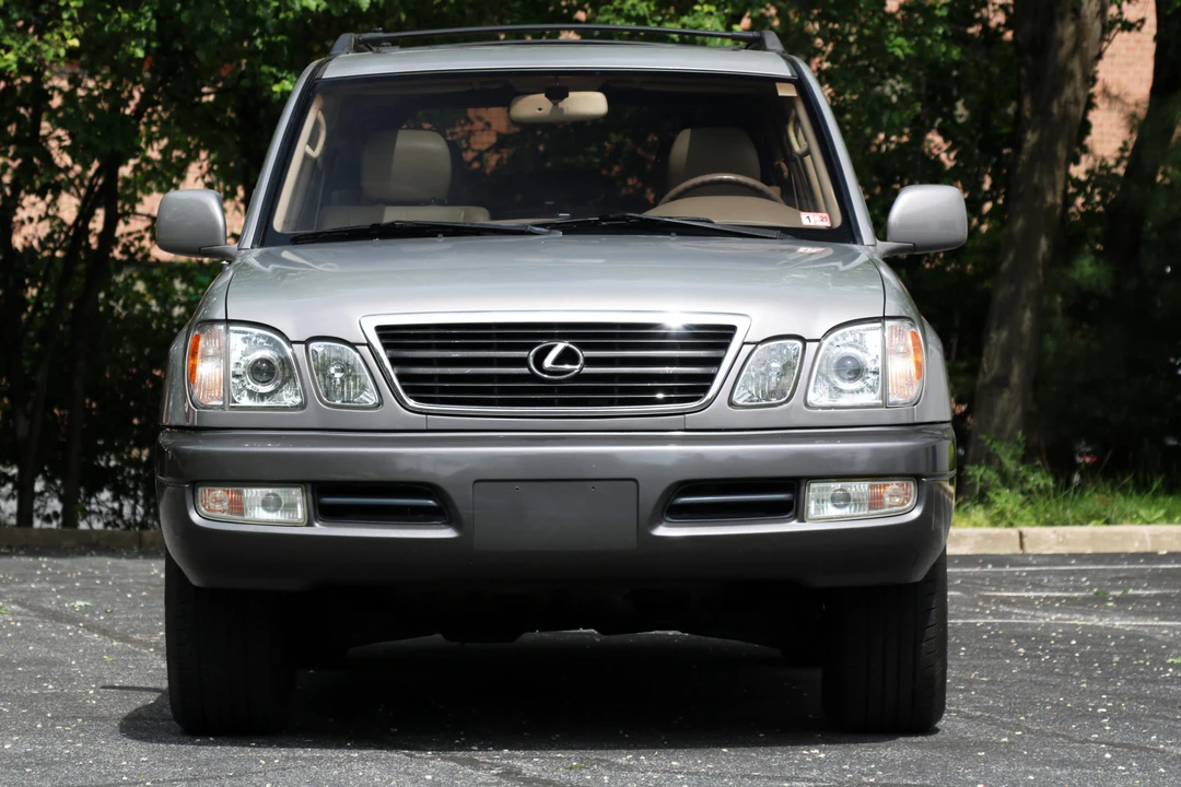 1999 Lexus LX 2nd Gen - Image 9 of 31
