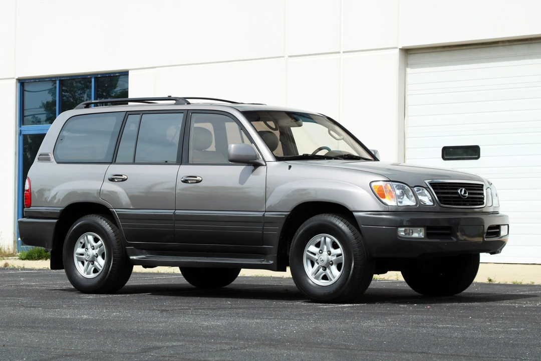 1999 Lexus LX 2nd Gen - Image 13 of 31