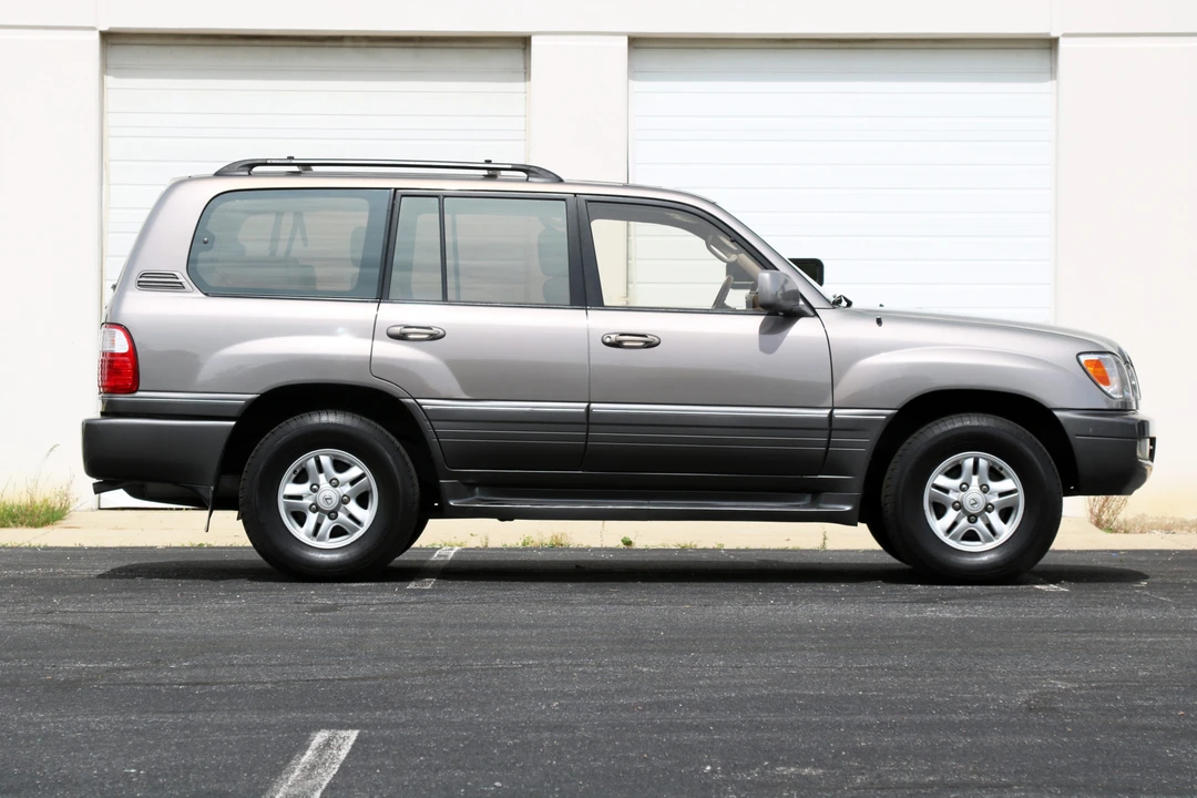 1999 Lexus LX 2nd Gen - Image 15 of 31