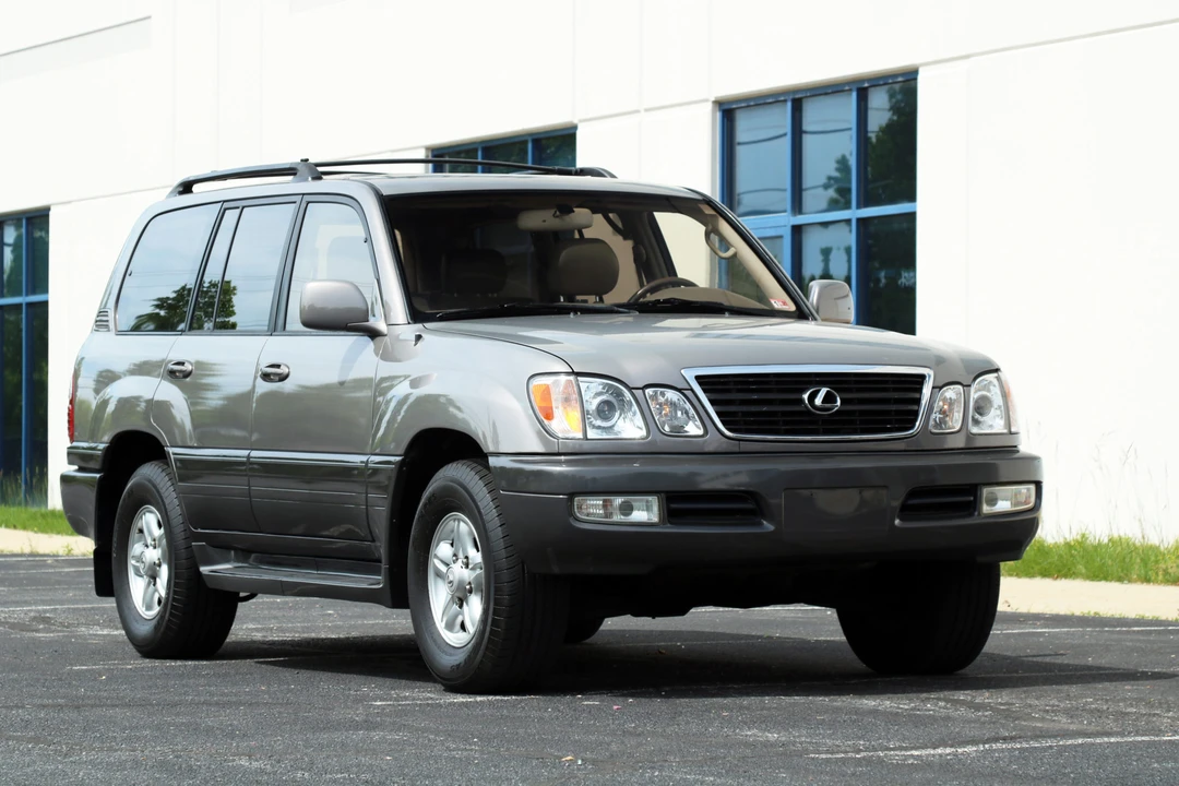 1999 Lexus LX 2nd Gen - Image 11 of 31