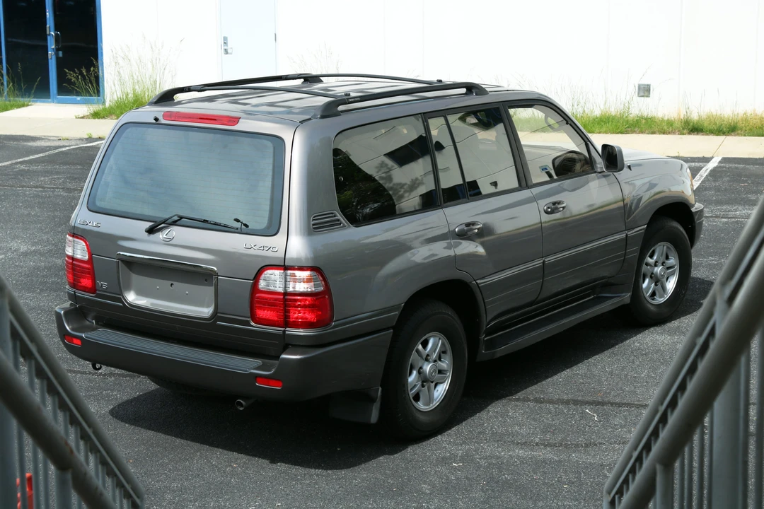 1999 Lexus LX 2nd Gen - Image 19 of 31