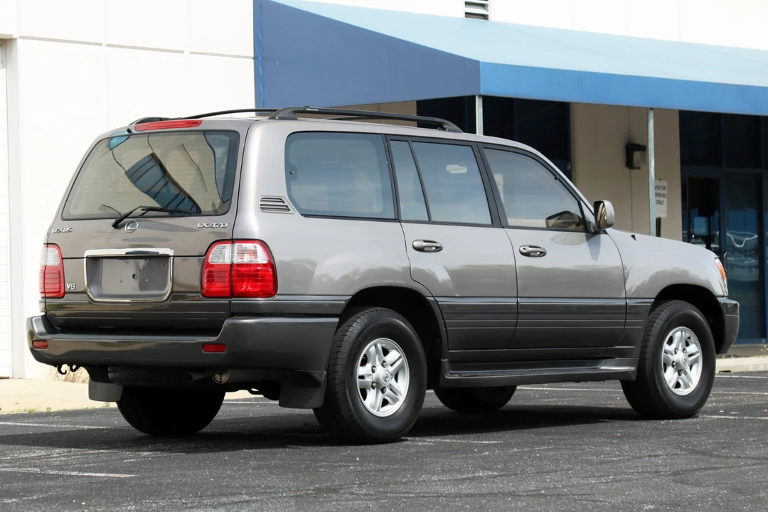 1999 Lexus LX 2nd Gen - Image 18 of 31