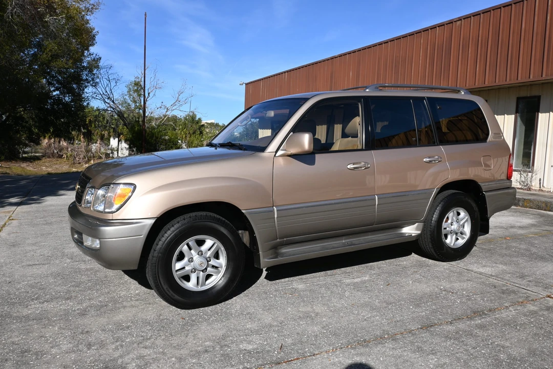 1999 Lexus LX 2nd Gen - Image 9 of 31