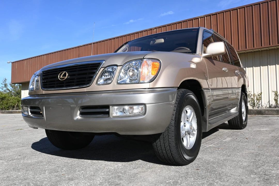 1999 Lexus LX 2nd Gen - Image 4 of 31