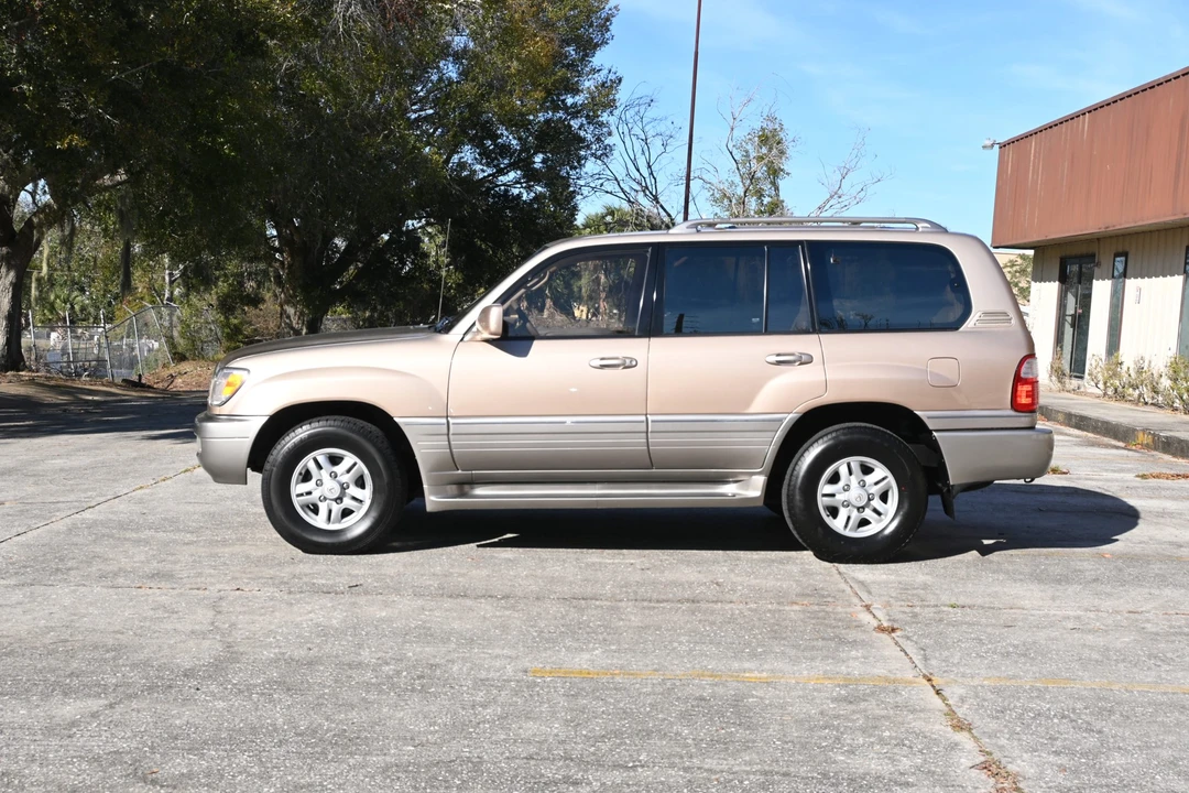 1999 Lexus LX 2nd Gen - Image 11 of 31