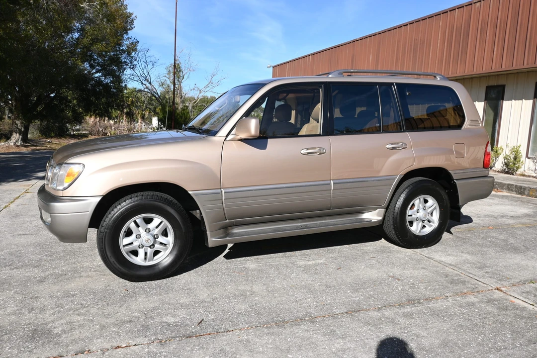 1999 Lexus LX 2nd Gen - Image 10 of 31