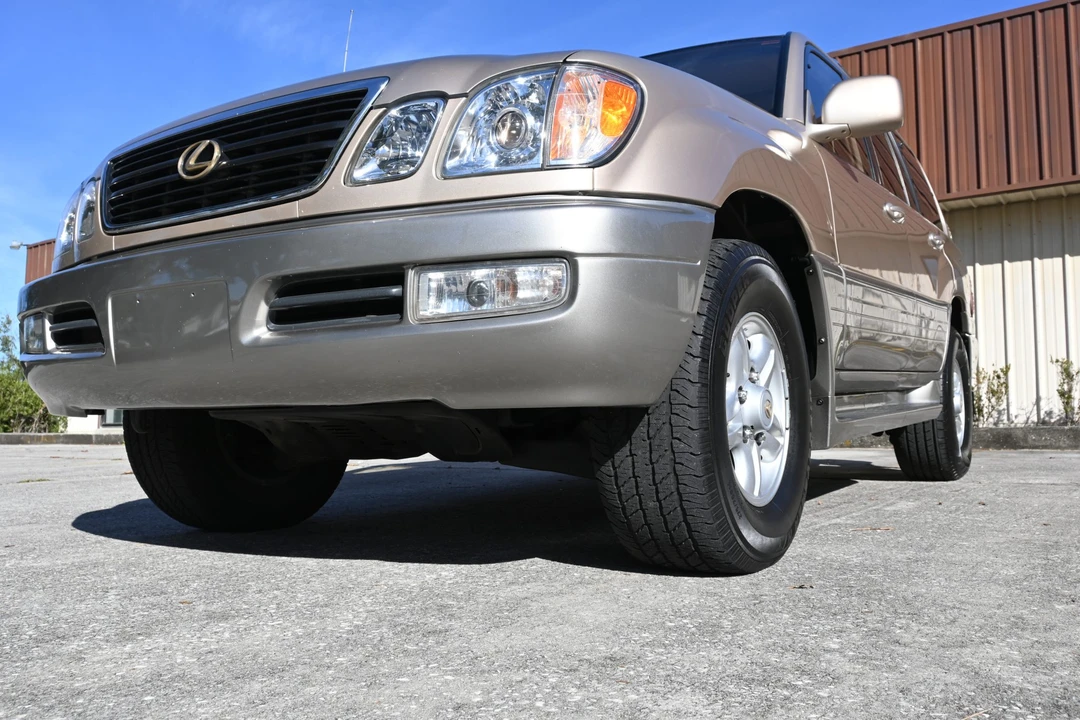 1999 Lexus LX 2nd Gen - Image 3 of 31