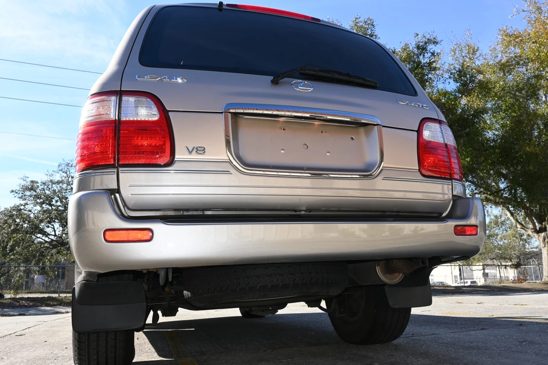 1999 Lexus LX 2nd Gen - Image 19 of 31