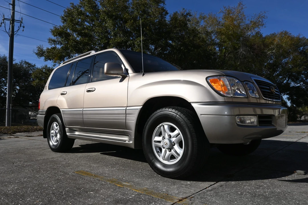 1999 Lexus LX 2nd Gen - Image 27 of 31