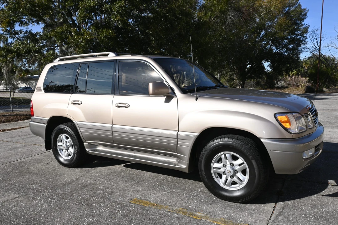 1999 Lexus LX 2nd Gen - Image 26 of 31