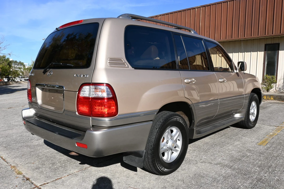 1999 Lexus LX 2nd Gen - Image 22 of 31