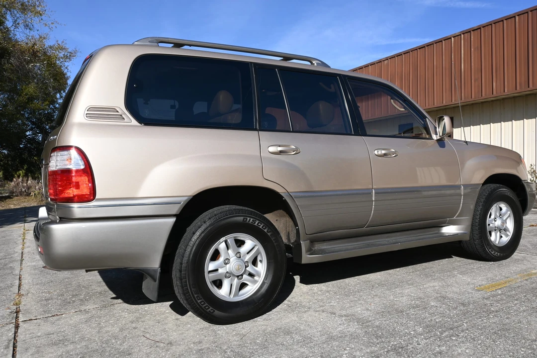 1999 Lexus LX 2nd Gen - Image 23 of 31