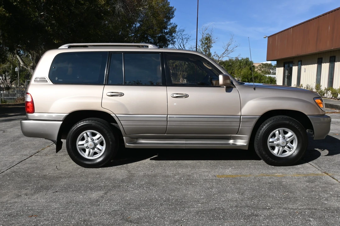 1999 Lexus LX 2nd Gen - Image 24 of 31