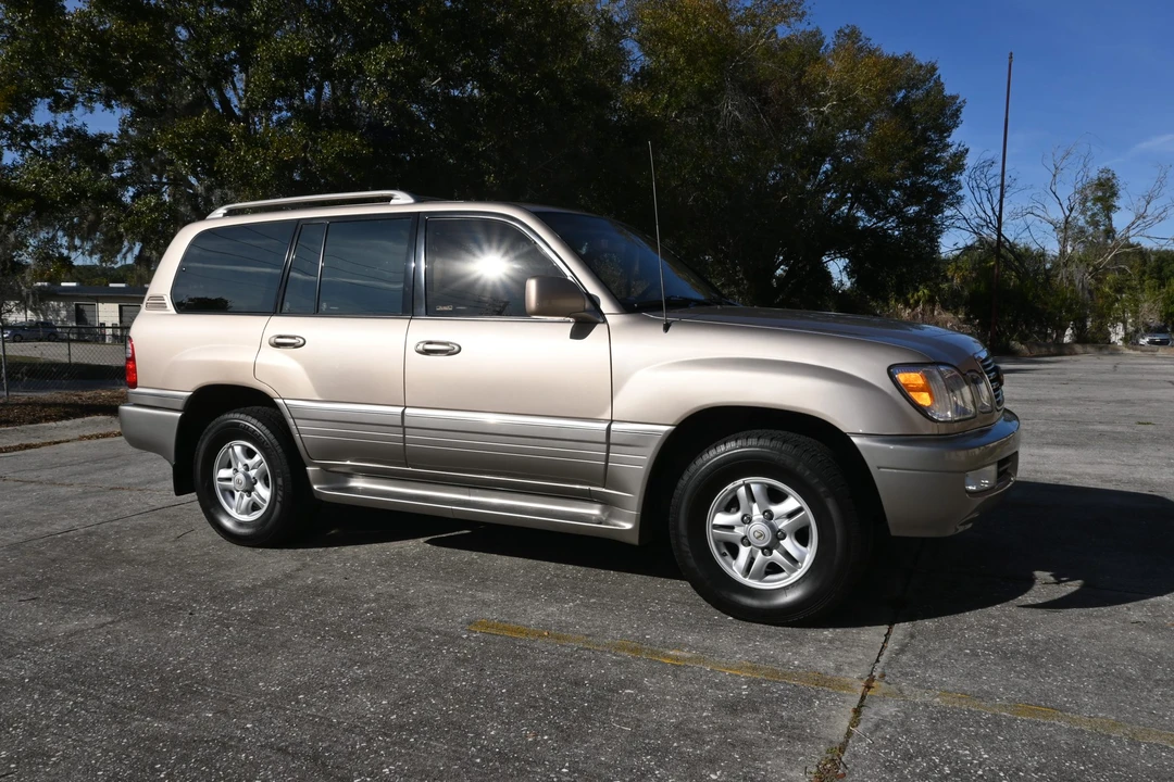 1999 Lexus LX 2nd Gen - Image 25 of 31