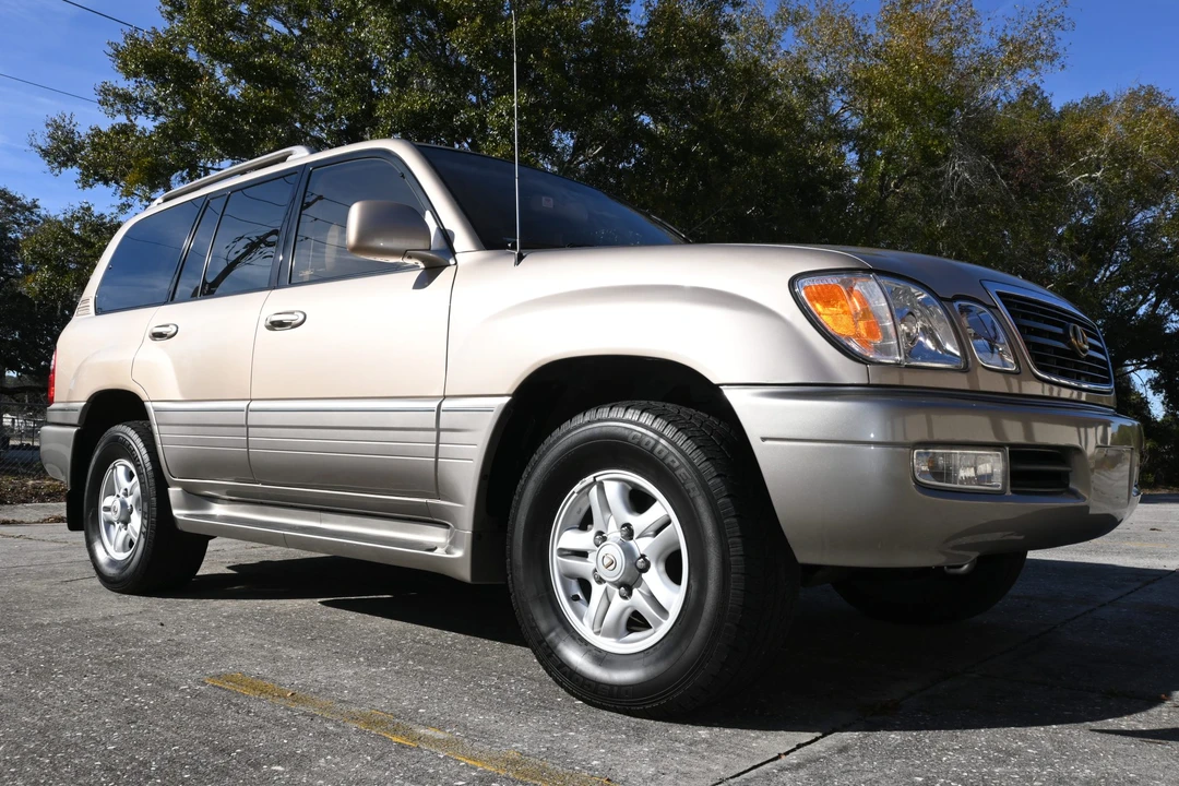 1999 Lexus LX 2nd Gen - Image 28 of 31