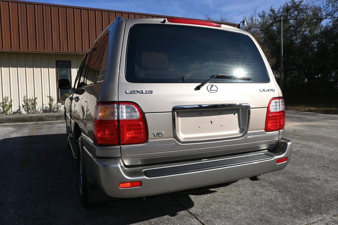 1999 Lexus LX 2nd Gen - Image 18 of 31