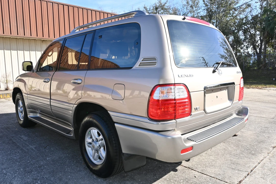 1999 Lexus LX 2nd Gen - Image 16 of 31