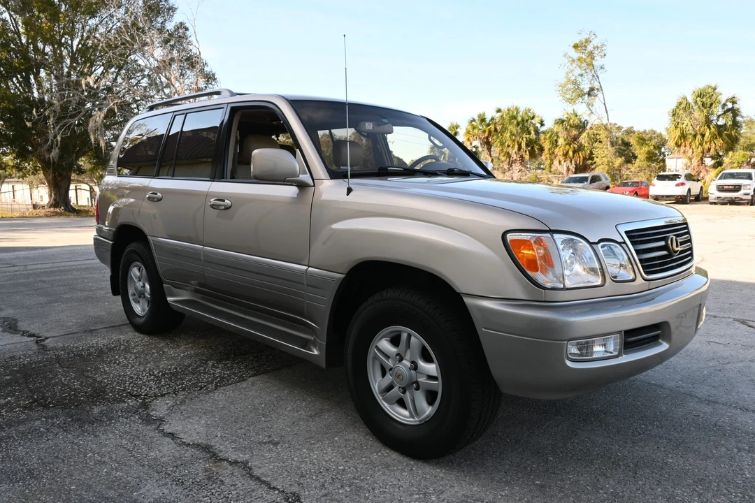 1999 Lexus LX 2nd Gen - Image 29 of 31