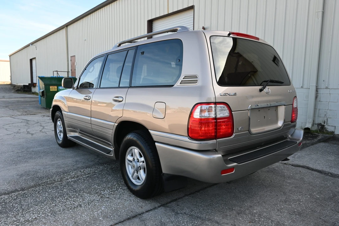 1999 Lexus LX 2nd Gen - Image 17 of 31