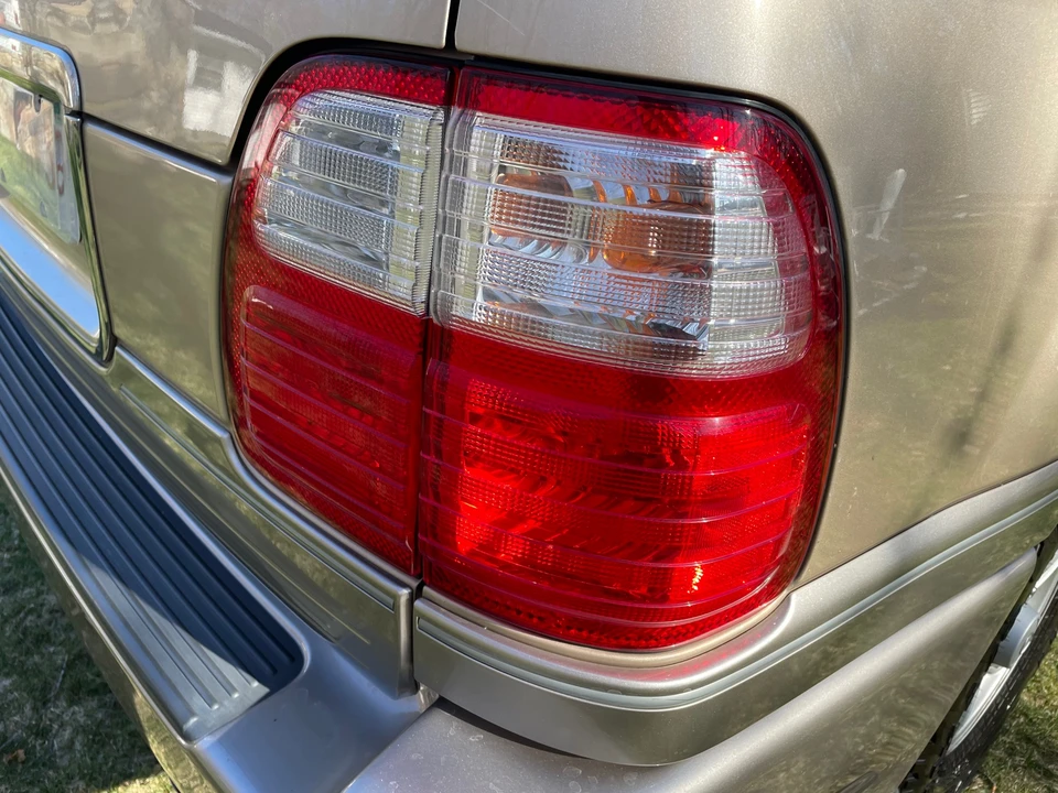 1999 Lexus LX 2nd Gen - Image 29 of 31