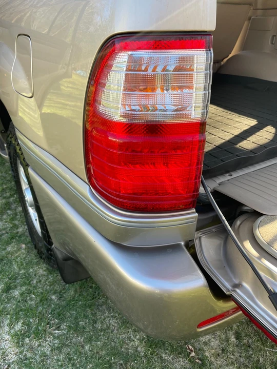 1999 Lexus LX 2nd Gen - Image 26 of 31