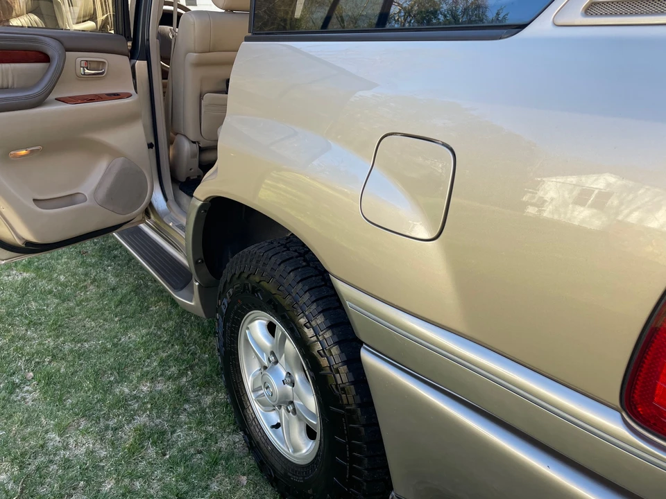1999 Lexus LX 2nd Gen - Image 24 of 31