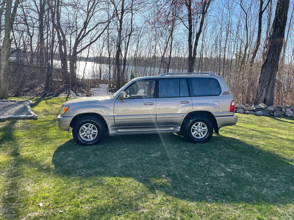 1999 Lexus LX 2nd Gen - Image 4 of 31