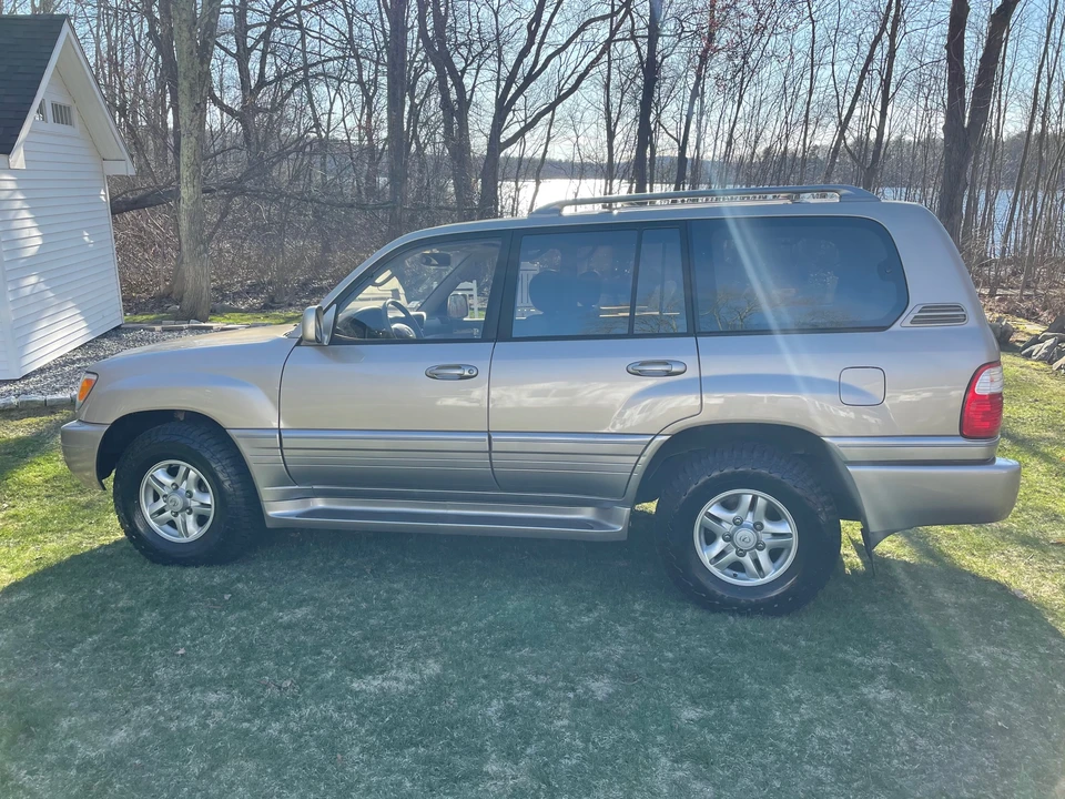 1999 Lexus LX 2nd Gen - Image 5 of 31