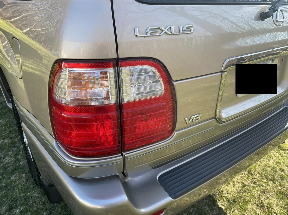 1999 Lexus LX 2nd Gen - Image 25 of 31