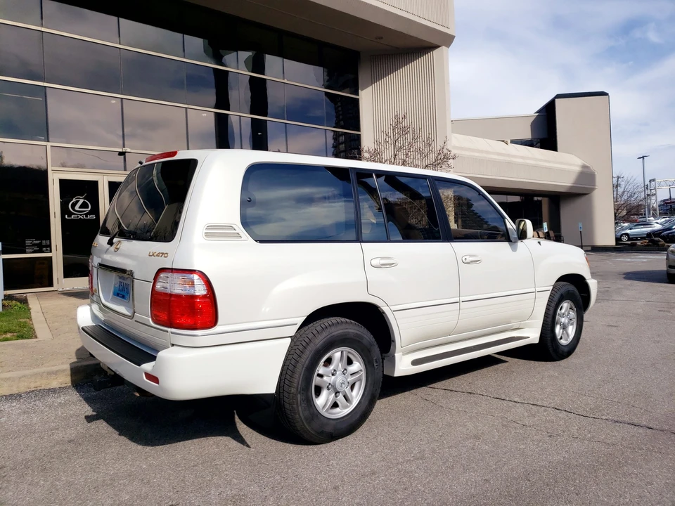 1999 Lexus LX 2nd Gen - Image 10 of 31