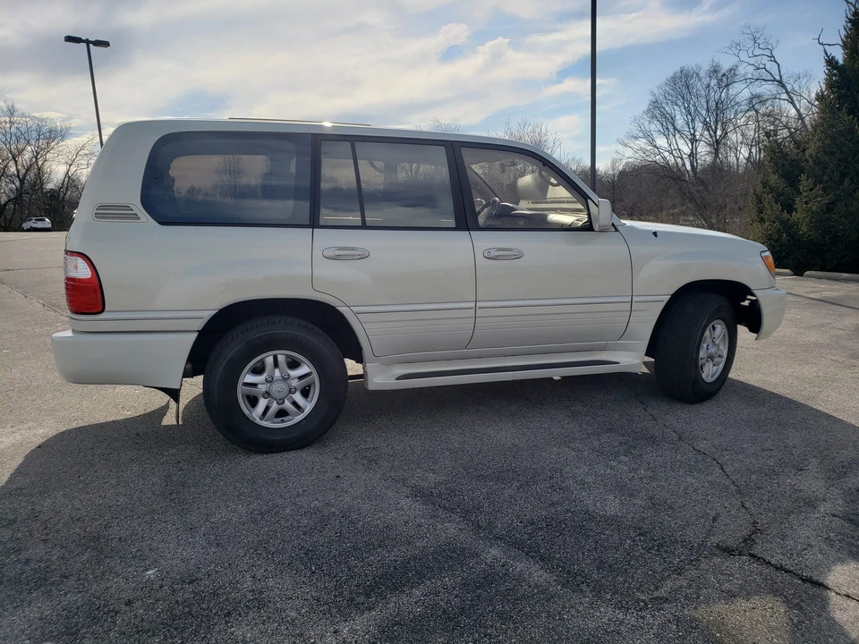 1999 Lexus LX 2nd Gen - Image 9 of 31