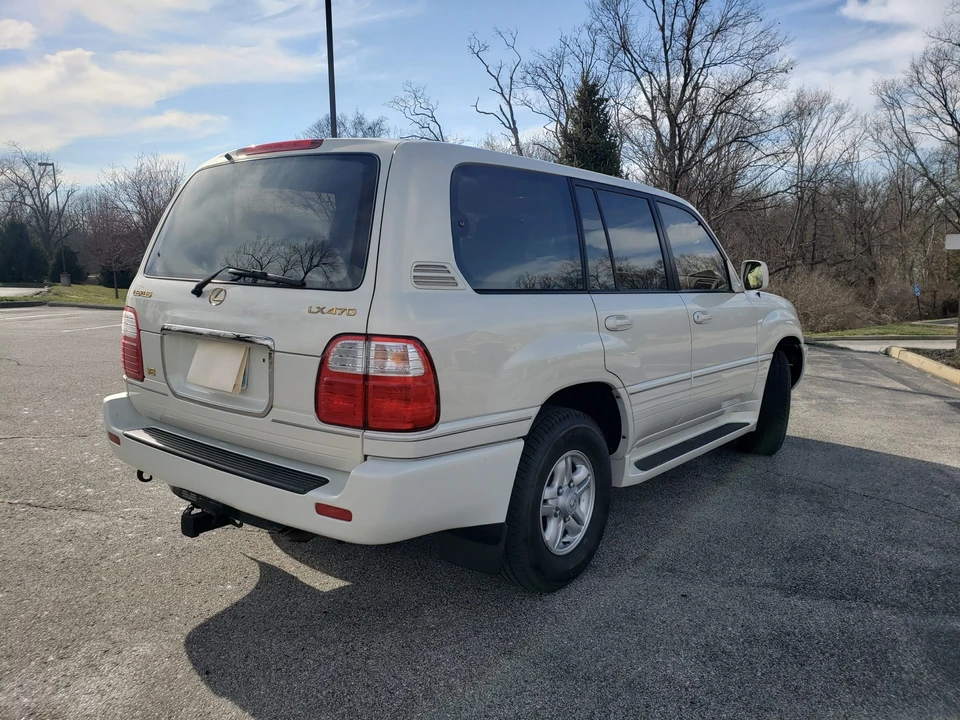 1999 Lexus LX 2nd Gen - Image 11 of 31